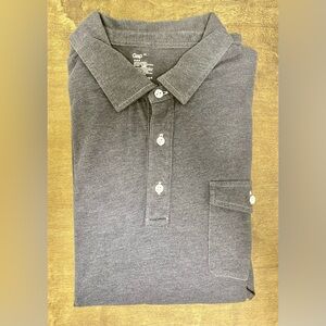 Mens GAP short sleeve shirt.